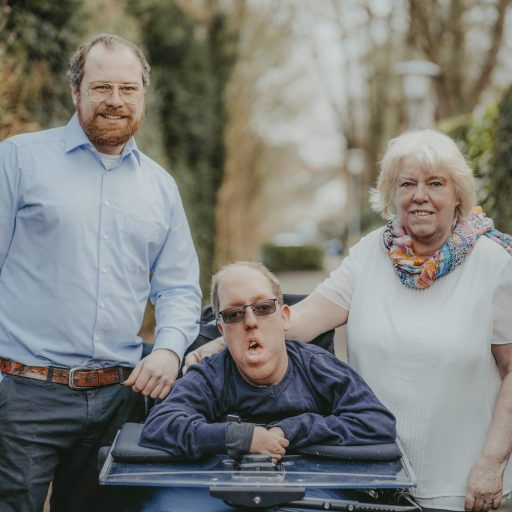Gruppenfoto von Mitarbeitenden des Jona Intensivpflegedienstes 